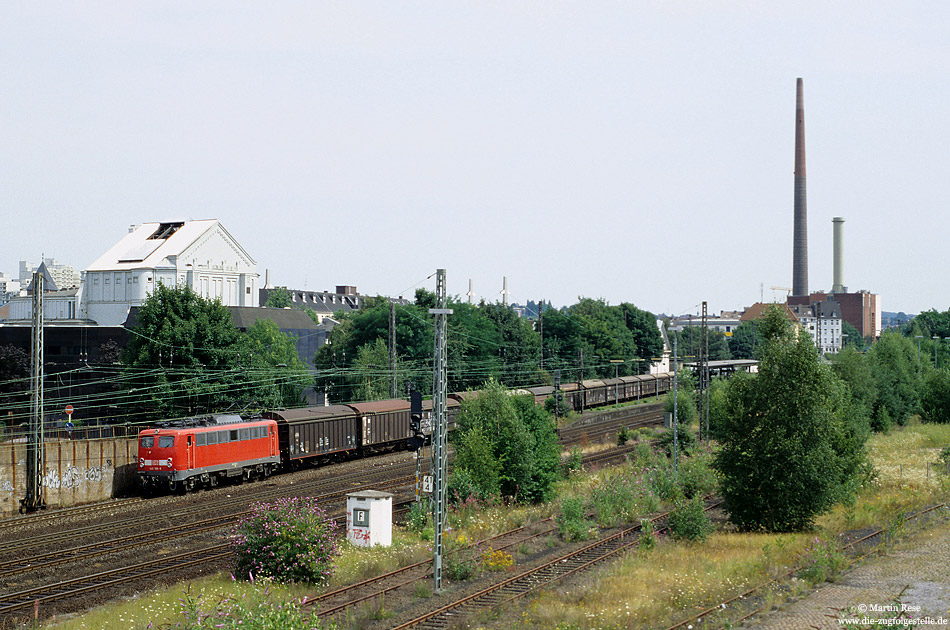 140 186 mit Güterzug im Bahnhof Wuppertal Barmen 