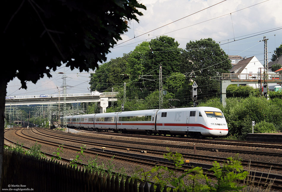 402 022 als ICE858 im Bahnhof Gruiten
