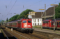 110 391 begegnet einer weiteren Lok der Baureihe 110 im Bahnhof Wuppertal Barmen