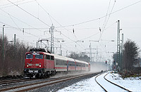 115 459 mit ICE-Ersatzzug im Bahnhof Leverkusen Schlebusch im Schnee