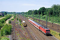 143 603 mit x-Wagen als S8 im Bahnhof Wuppertal Vohwinkel mit Abstellgleisen