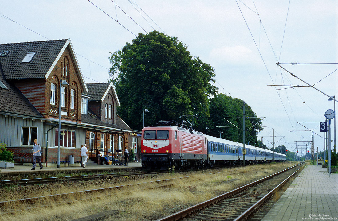 112 119 mit Interregio nach Norddeich Mole im Bahnhof Bad Zwischenahn