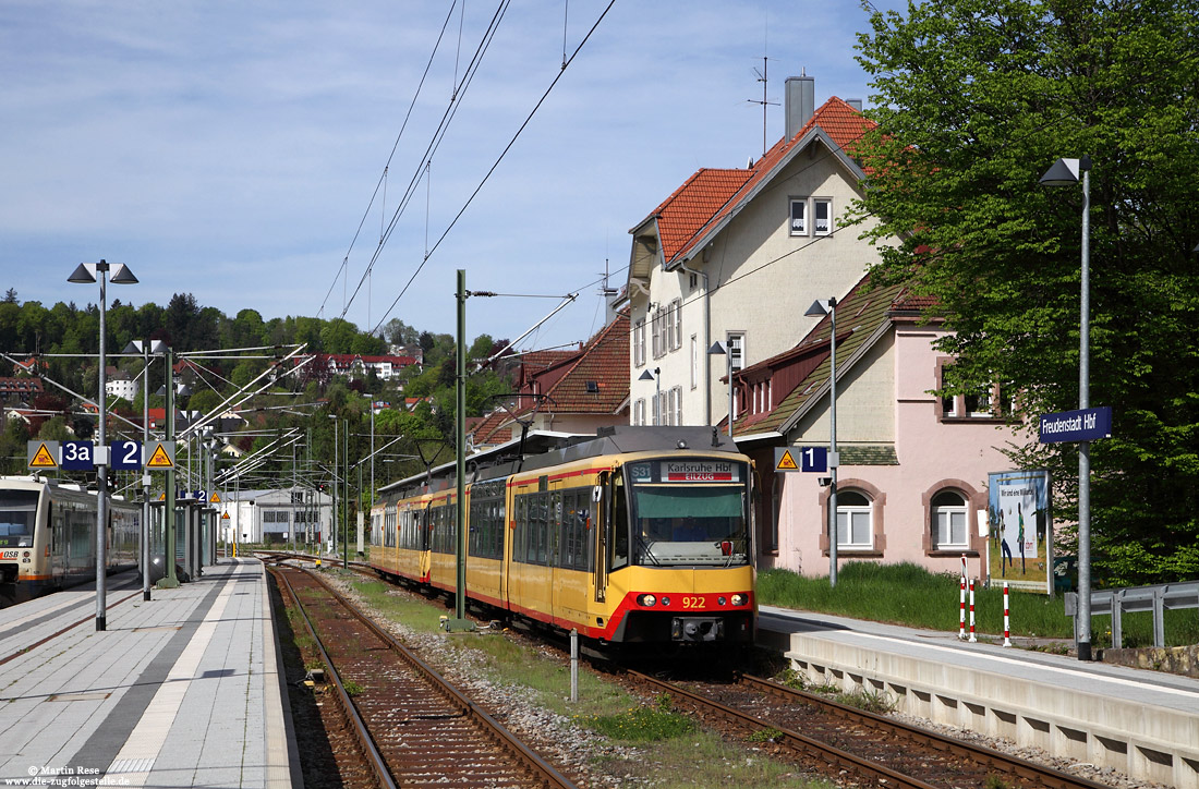 Bahnhof Freudenstadt Hbf mit Triebwagen 922 der Albtalbahn