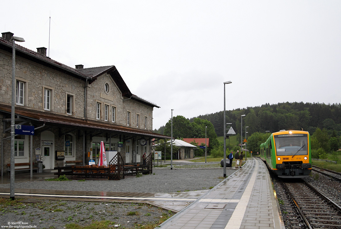 VT20 der Waldbahn im ehemaligen Bahnhof Regen