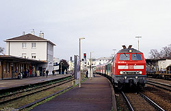 218 479 vom Bw Karlsruhe mit RB28025 auf der Murgtalbahn im Bahnhof Gaggenau