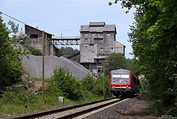 628 305 an der Anschlussstelle bei Mayen Ost auf der Eifel Pellez Bahn