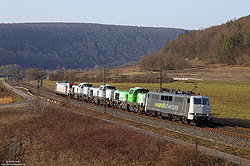 111 210 von Railadventure mit Loküberführung im Maintal bei Wernfeld