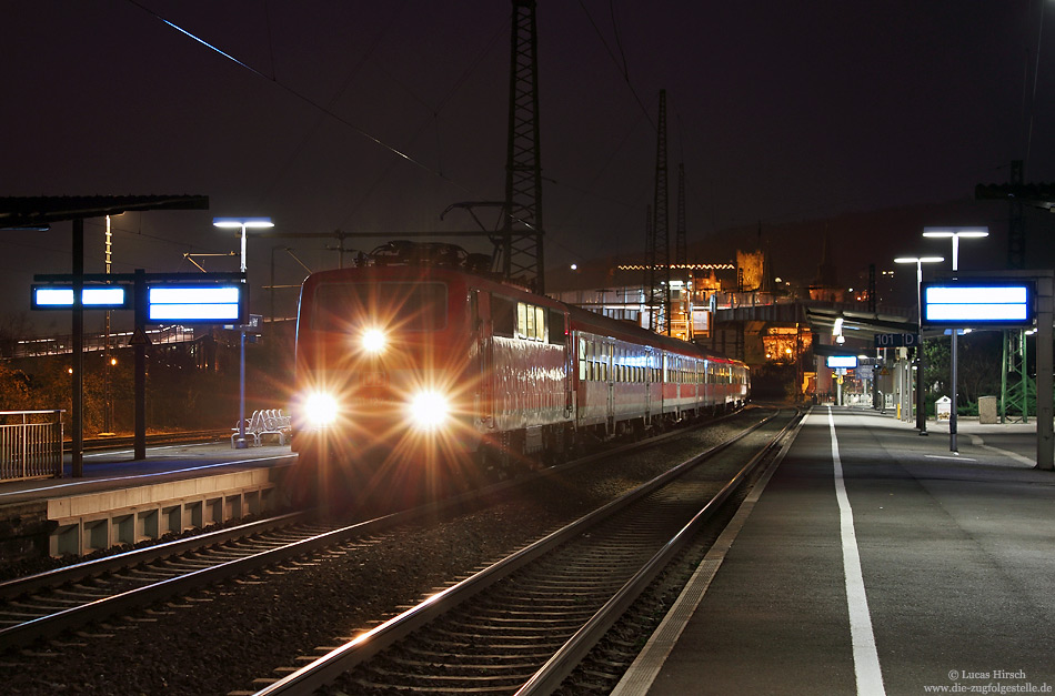 Trierer 111 127 am Abend in Bingen Hbf