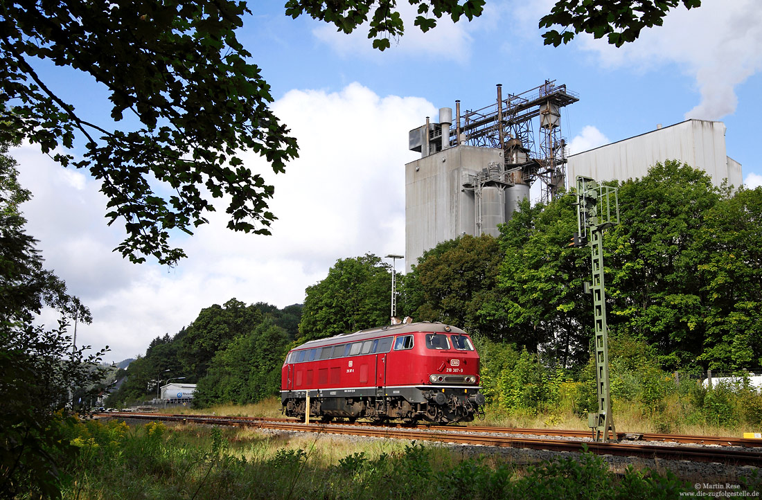 218 387 der Kurhessenbahn im Bahnhof Messinghausen auf der Diemeltalbahn