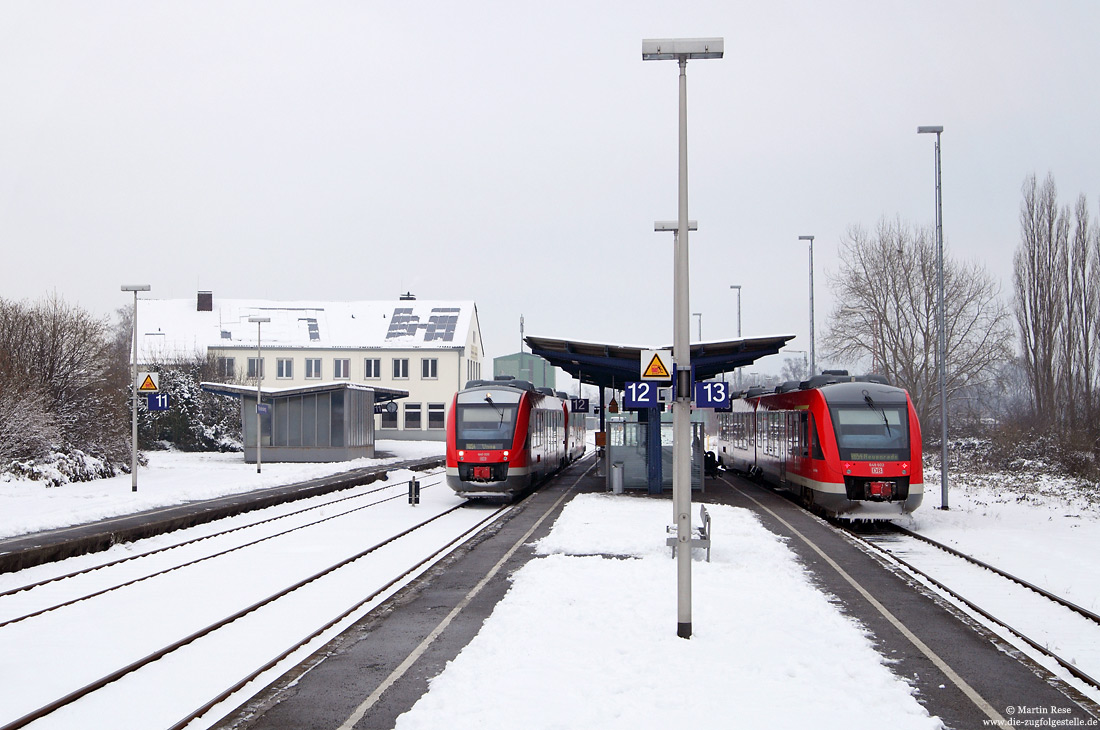 Im verschneiten Bahnhof Fröndenberg 640 020 und 648 102