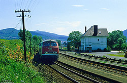 Rote 218 141 im Bahnhof Siedlinghausen