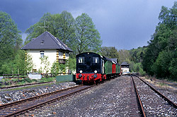 V20 042 der Museumseisenbahn Paderborn im Bahnhof Ringelstein auf der Westfälischen Almetalbahn