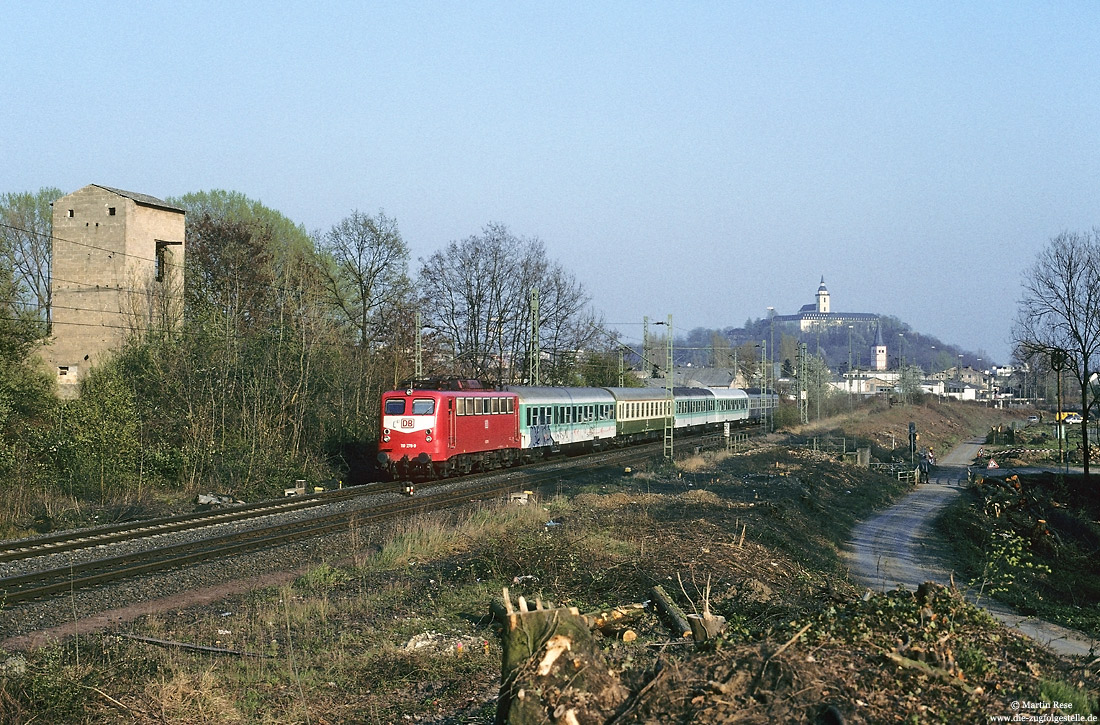 110 278 mit Regionalexpress bei Siegburg vor dem Umbau