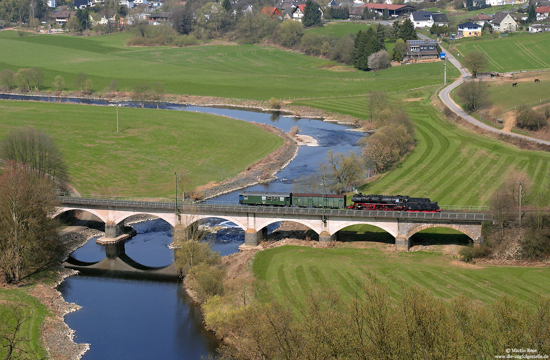 50 3552 der Museumseisenbahn Hanau bei Blankenberg auf der Siegbrücke