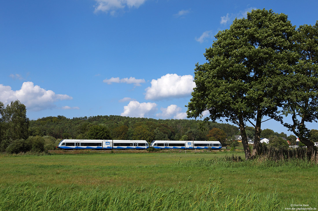 646 107 der UBB auf der Insel Usedom in der langgezogenen Kurve bei Heringsdorf