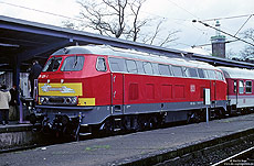 Für die Krimikomödie "Heinrich der Säger" bekam sogar die Hagener 218 126 eine Rolle zugeteilt! Am 6.4.1998 weilte die 218 der „Kommerzbahn“ für Dreharbeiten in Köln Deutz Tief. Hier wurden auch schon unzählige DB-Werbefilme sowie die Episode "Hilde fährt in Kur" von und mit Heinz Becker gedreht...