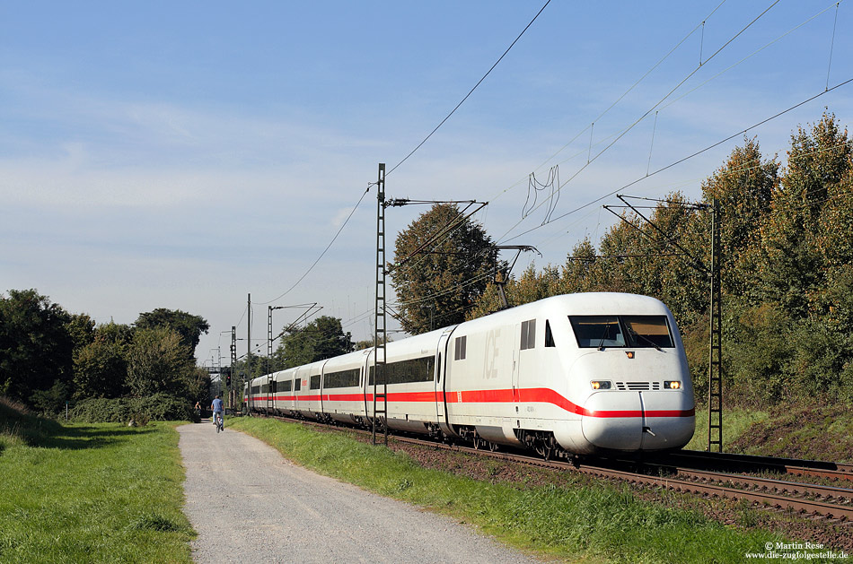 Nahe dem Abzweig Werkstätte entstand mit dem aus dem 402 043 gebildeten ICE650 ein weiteres Foto des Umleiterverkehrs. 22.9.2010 
