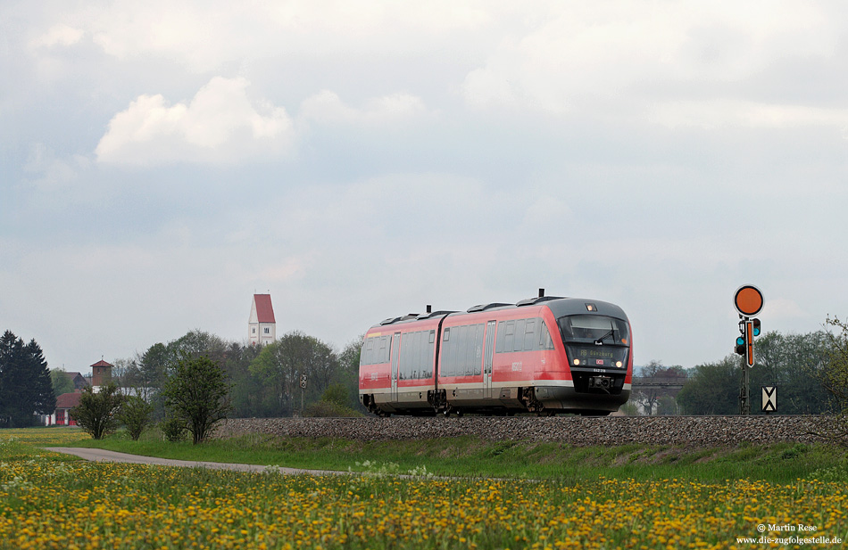 Nahe Sontheim fährt der 642 218 als RB34986 nach Günzburg. 7.5.2010