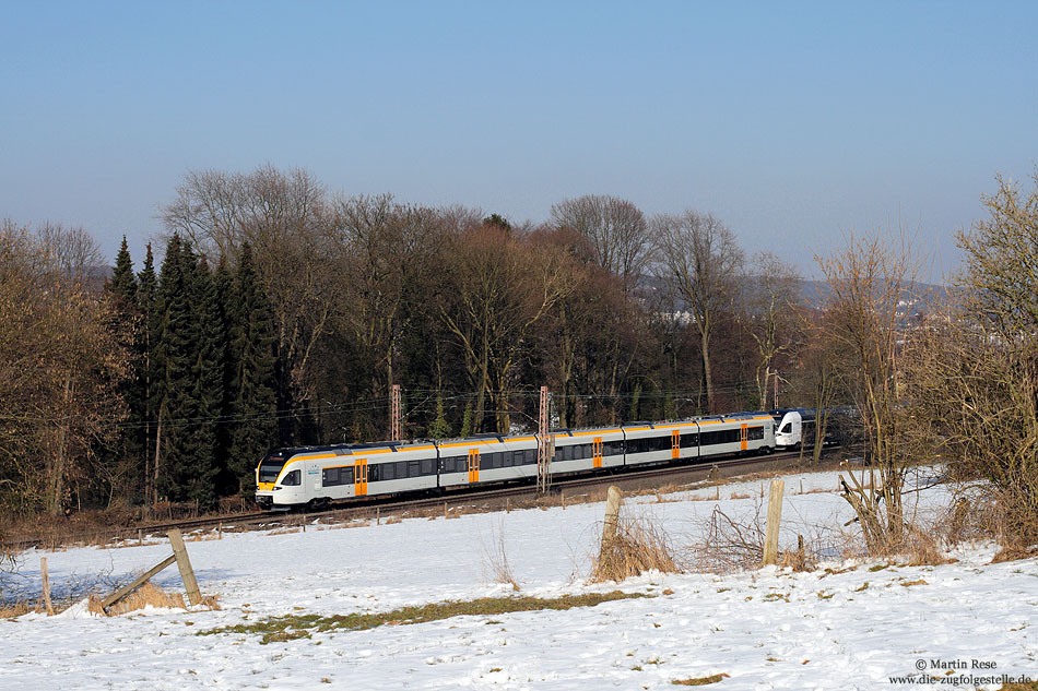 Als ERB 9024 fährt der ET7.01 und ein weiterer FLIRT zwischen Hagen Haspe und Ennepetal nach Mönchengladbach. Während hier nun die FLIRT der Eurobahn in vollem Umfang eingesetzt werden, verkehrt zwischen Mönchengladbach und Venlo weiterhin DB-Regio mit Ersatzzügen.
