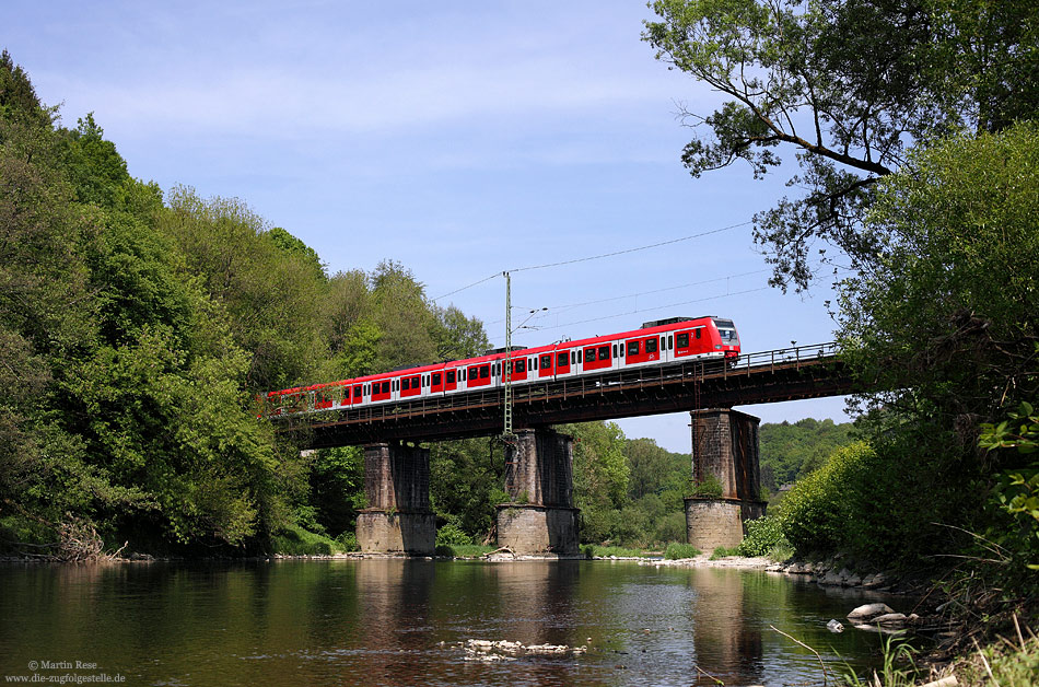 Zwischen Troisdorf und Siegen überquert die Siegstrecke 38(!) mal die Sieg. Bei Rosbach passiert die S12 auf ihrem Weg nach Au bereits zum 10. Mal den namengebenden Fluss. 5.5.2011