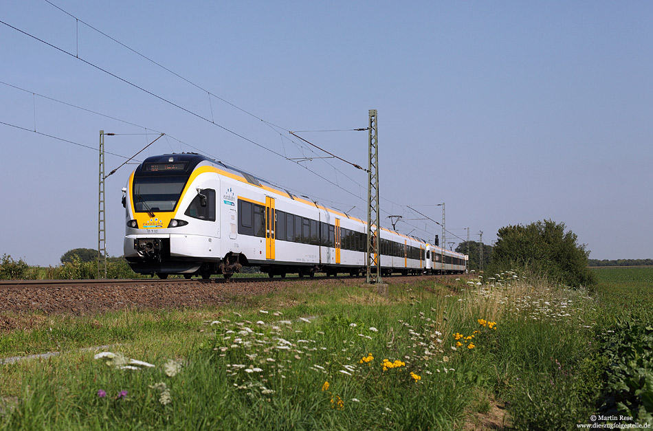 ... und so sieht der planmäßige Nahverkehr auf dem westlichen Abschnitt der KBS485 aus: zusammen mit dem ET7.08 fährt der ET7.02 als ERB20222 (Hamm - Venlo) in Boisheim ein. 1.8.2011
