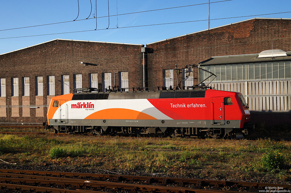 Immer wieder habe ich darauf gewartet, dass mir die aktuelle Märklin-Werbelok (120 112) einmal vor die Linse „fährt“!  Am 14.11.2012 habe ich die Lok dann in Dortmund Bbf angetroffen. 