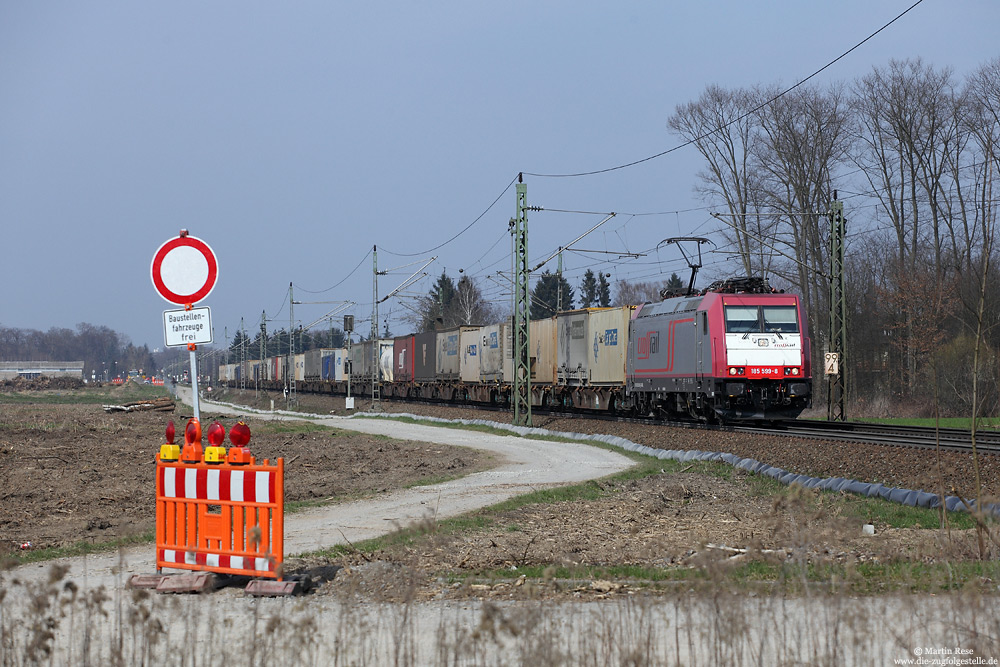 Nach erfolgter Hauptuntersuchung Anfang März zeigt sich die 185 599 der „CrossRail“ ungewohnt sauber! Rastatt, 24.3.2015