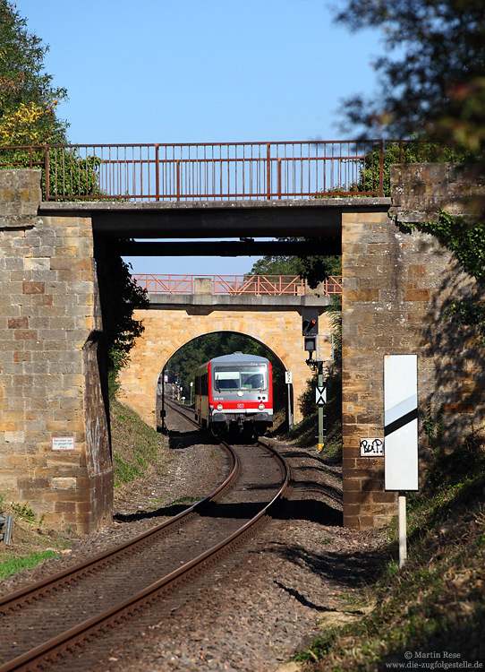 Südlich von Deidesheim habe ich den 628 319 in Szene gesetzt. Dieser, mit der ursprünglichen Inneneinrichtung ausgestattete, 628.2 fuhr mir an diesem Tag einige Male vor die Linse.