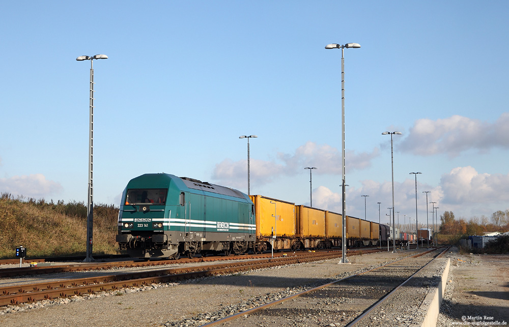 Ankunft in Gerorgsheil. Nach einigen Rangiermanövern geht es weiter zum Anschlußbahnhof Abelitz, wo der Zug von einer E-Lok übernommen wird.