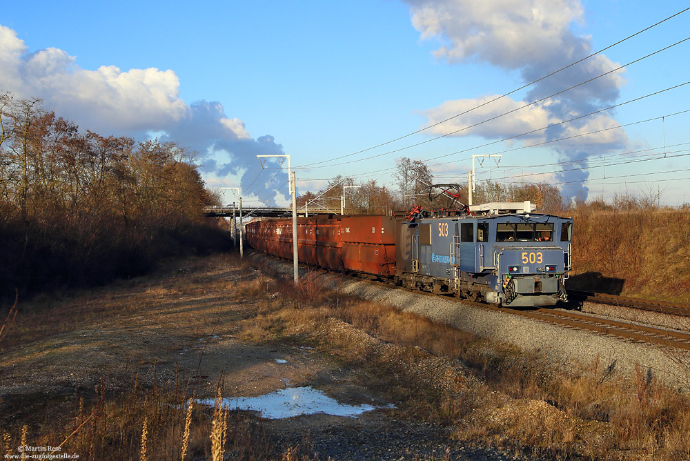 Am 5.1.2017 fährt die 501 mit einem Leerzug bei Heppendorf zum Tagebau Hambach.