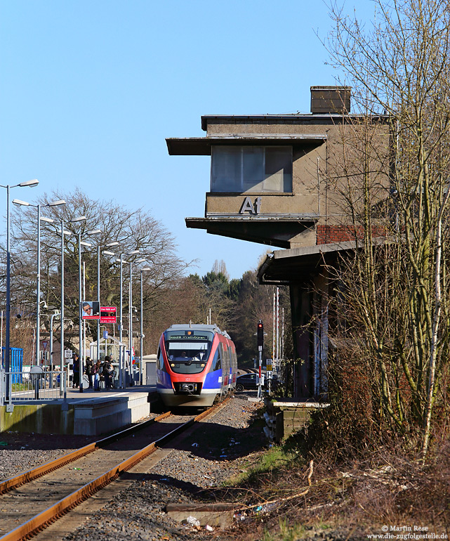 Die Strecke Herzogenrath – Alsdorf – Stolberg wurde abschnittsweise reaktiviert. Im Juni 2016 wurde der letzte Abschnitt (Alsdorf Annapark – Stolberg) wieder in Betrieb genommen. In Alsdorf Annapark wartet die Ringbahn-RB30027 (Stolberg – Herzogenrath – Eschweiler Talbahnhof – Düren) den verspäteten Gegenzug ab.