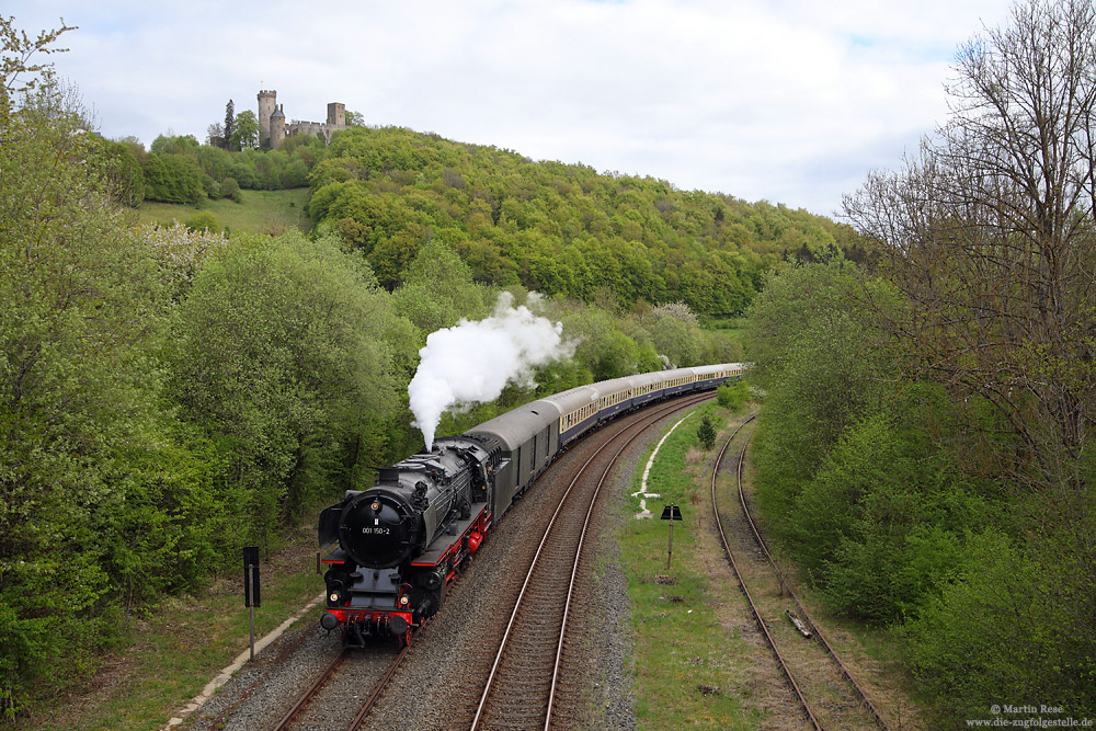 001 150 mit Sonderzug zum Dampfspektakel 2018 in Pelm auf der Eifelstrecke