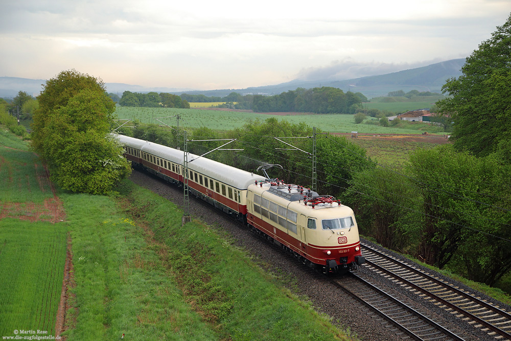 103 113 mit Sonderzug zum Dampfspektakel 2018 bei Wittlich auf der Moselstrecke