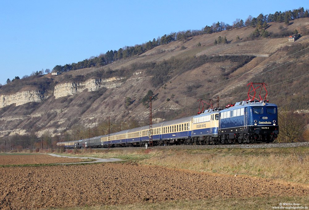 110 278 der Centralbahn bei Thüngersheim im Maintal mit DPE13402 Den Haag - Bludenz