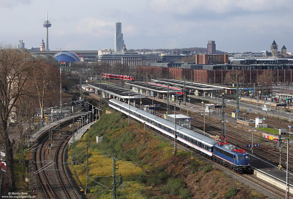 110 469 mit NX-Ersatzzug nach Wuppertal Oberbarmen in Köln Messe Deutz