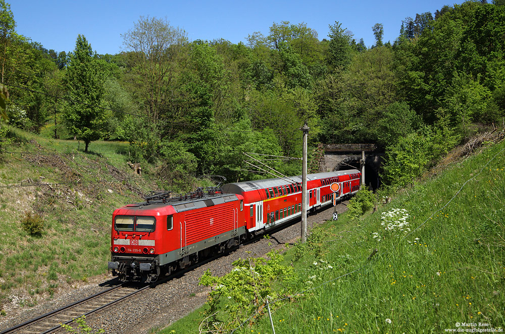 114 035 mit RE19908 am Schanztunnel bei Fonsbach