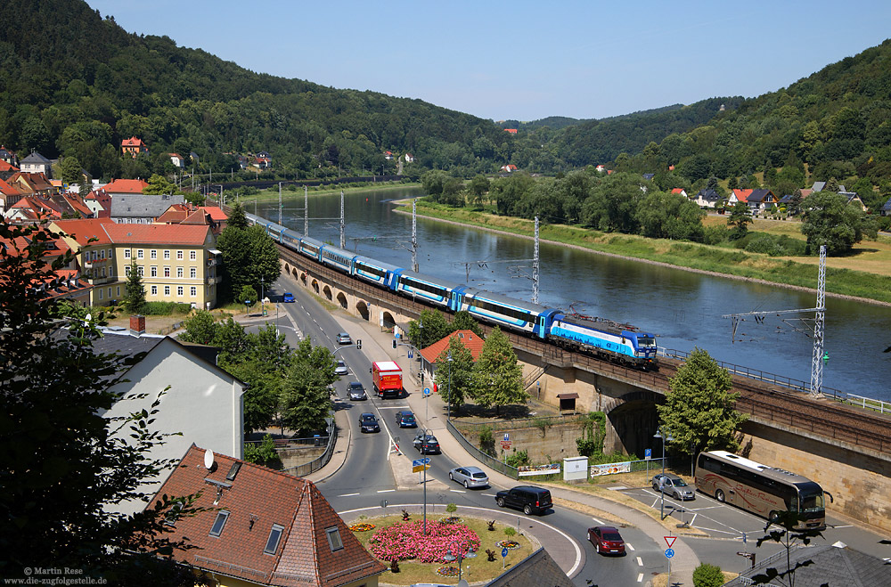 Vectron 193 296 in Elbtal mit EC176 in Königstein