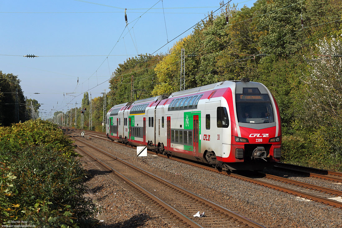 CFL2306 als IC5106 von Düsseldorf nach Luxemburg bei Düsseldorf-Garath im Herbst