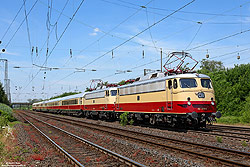 112 309 alias E10 1309 mit 112 268 und TEE des Unternehmens TRI bei Aschaffenburg Hbf