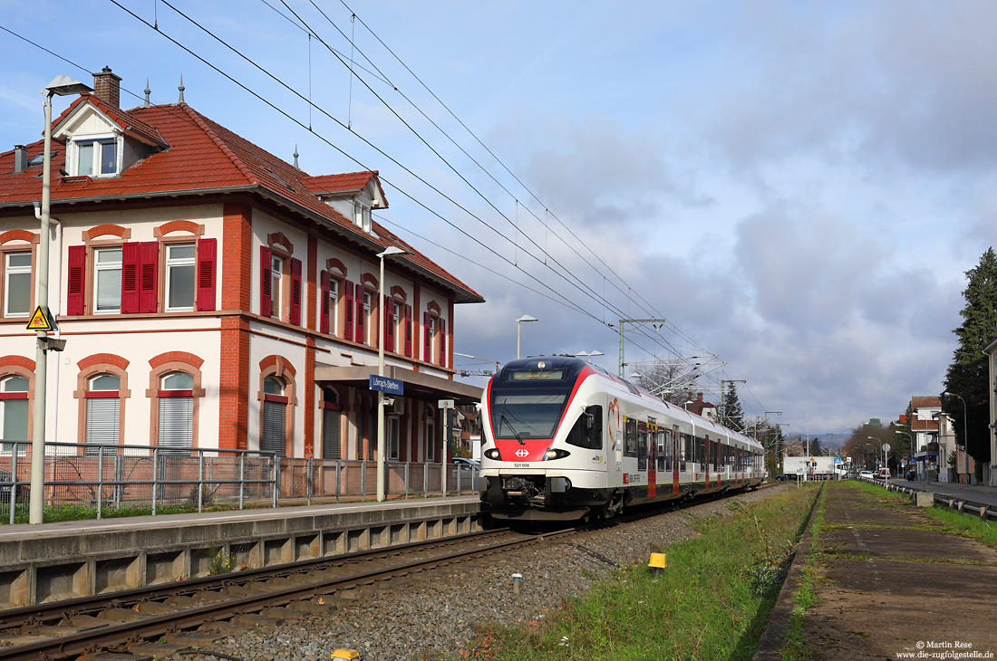 RABe521 006 als S5 in Lörrach-Stetten mit ehemaligen Empfangsgebäude