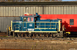 363 830 in oceanblau beiger Farbgebung der Bundesbahn in Wanne Eickel Hbf