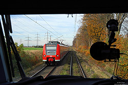 425 093 bei Pulheim auf der Strecke Köln - Mönchengladbach aus einer Lok der Baureihe 101 fotografiert