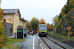 VT650 718 von Agilis im ehemaligen Bahnhof Naila auf der Strecke Hof - Bad Steben im Herbst