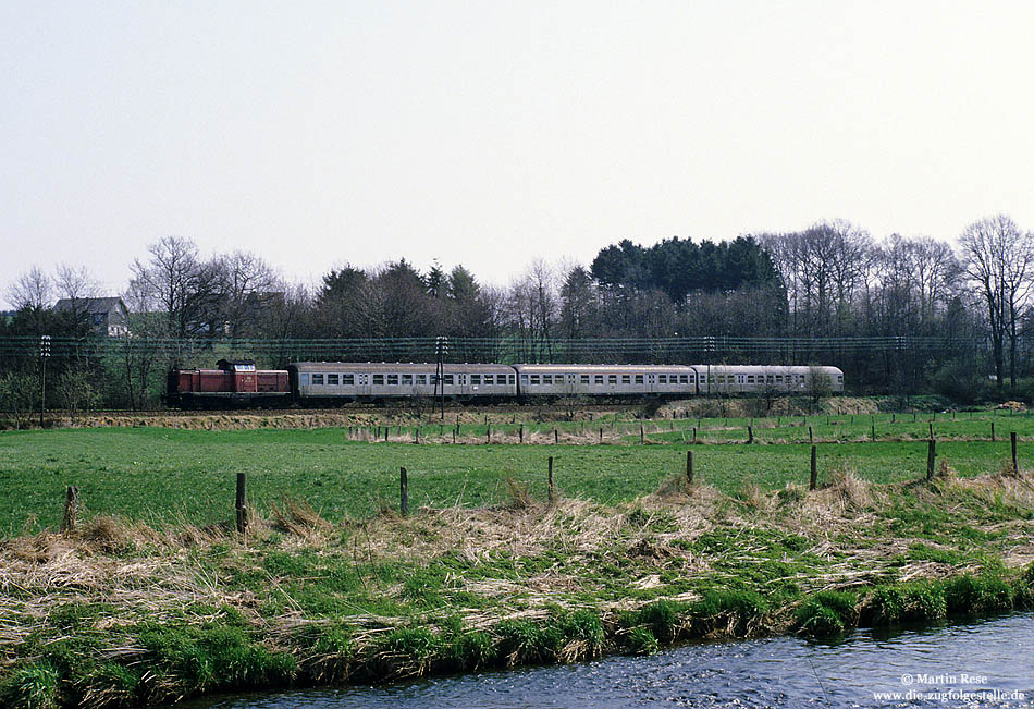 212 374 mit drei Silberlinge bei Hämmern auf dem Weg nach Remscheid Lennep