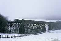 Hagener 212 mit Güterzug nach Krummenerl auf der Brücke bei Meinerzhagen
