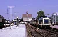 212 316 mit N6073 nach Wipperfürth im bahnhof Remscheid Lennep mit Empfangsgebäude