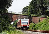 628 527 mit Waldwegbrücke bei Solingen Schaberg auf dem Müngstener