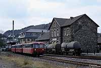 796 744 am 5.4.1991 als Sonderzug im Bahnhof Niedersessmar