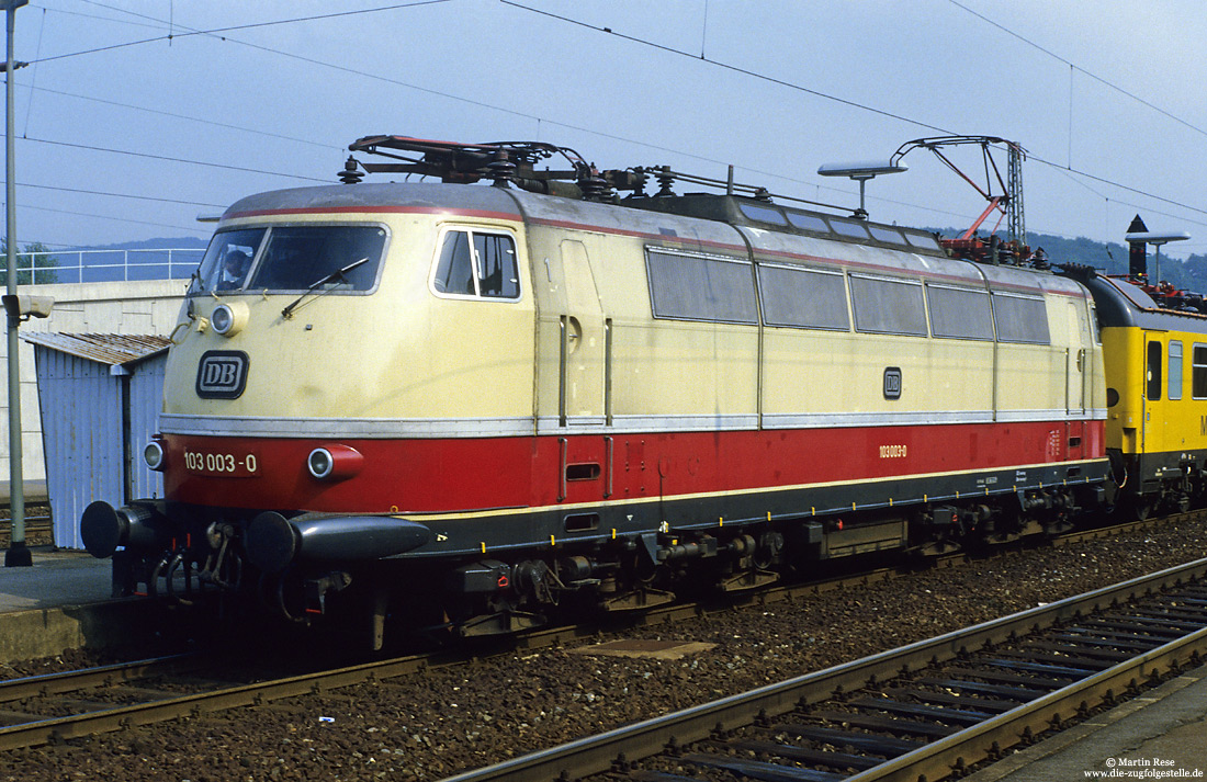 103 003 im Bahnhof Brackwede
