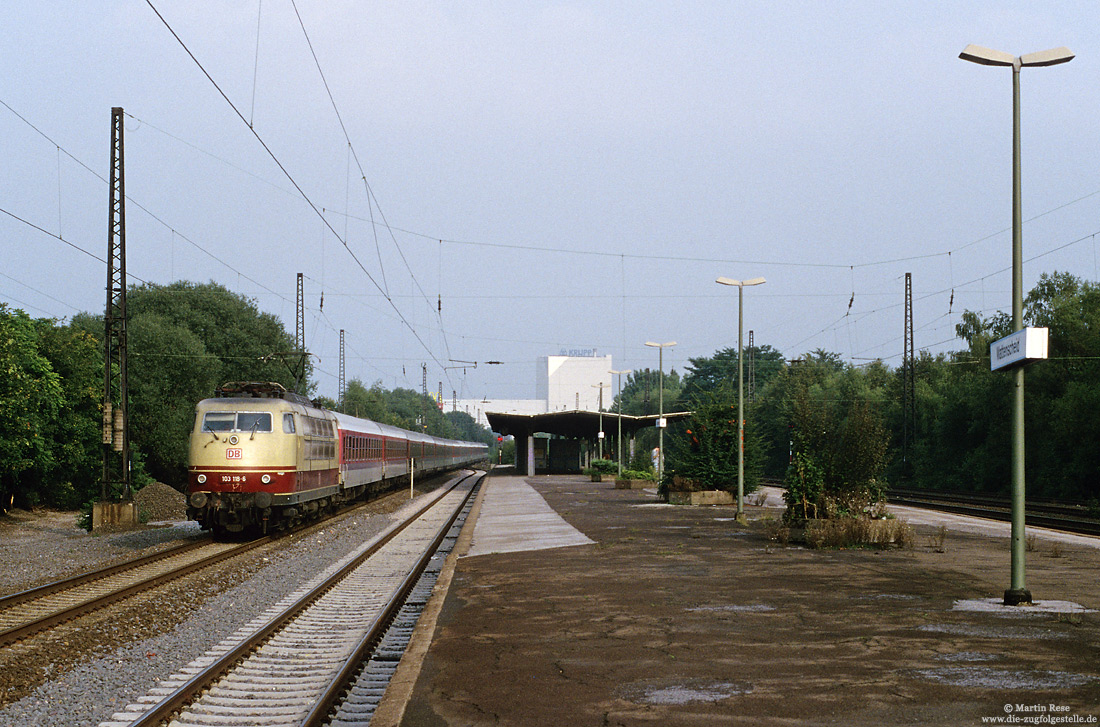 ehemaligen Schnellfahrlok 103 118 mit IC505 Kaiserstuhl im Bahnhof Wattenscheid